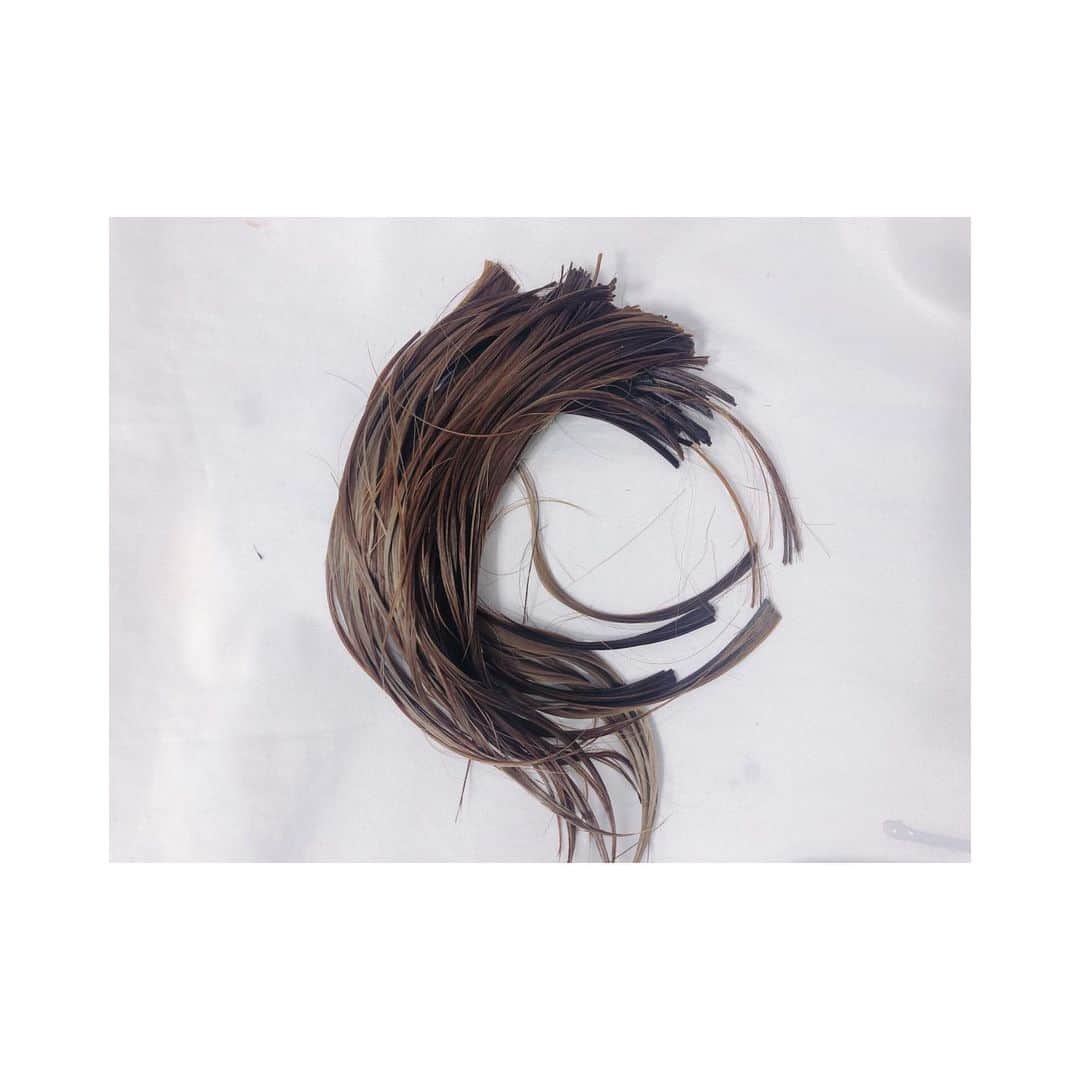 牧野由依さんのインスタグラム写真 - (牧野由依Instagram)「バッサリ✂︎✨✨ 伸びに伸びていた髪を、切っていただきました🥰 完全にショートです。 どうかな？どうかな？どうかな？ どうですか？！！（笑） . . 早くみんなに実際に見てもらいたい💖💖 . . シャンプーが楽しみです👍🏻 . . . . .  #ショートヘアスタイル #前下がりボブ #断髪式 #スッキリ #夏を迎える準備  #ヘアサロン で#マスク や#細やかなお心遣い を頂き、#安心出来る 環境の中で、#施術していただきました ❤️」5月28日 22時06分 - yui_makino0119
