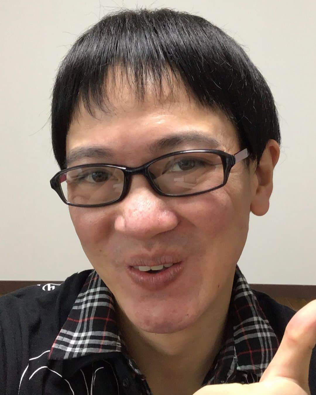 のインスタグラム：「【今日の一変化】 全然モテへんけど凄く前向きなやつ。 #地味ハロウィン  #届けニュアンス  #マッチングアプリ月3万課金中  #stayhomeでみんな欲求不満なはず  #ピンチはチャンス  #コリドー街は俺氏の庭  #永遠に同じ髪型  #自分で髪切る  #電車の中でしらこい顔して鼻ほじるタイプ  #今日の一変化」