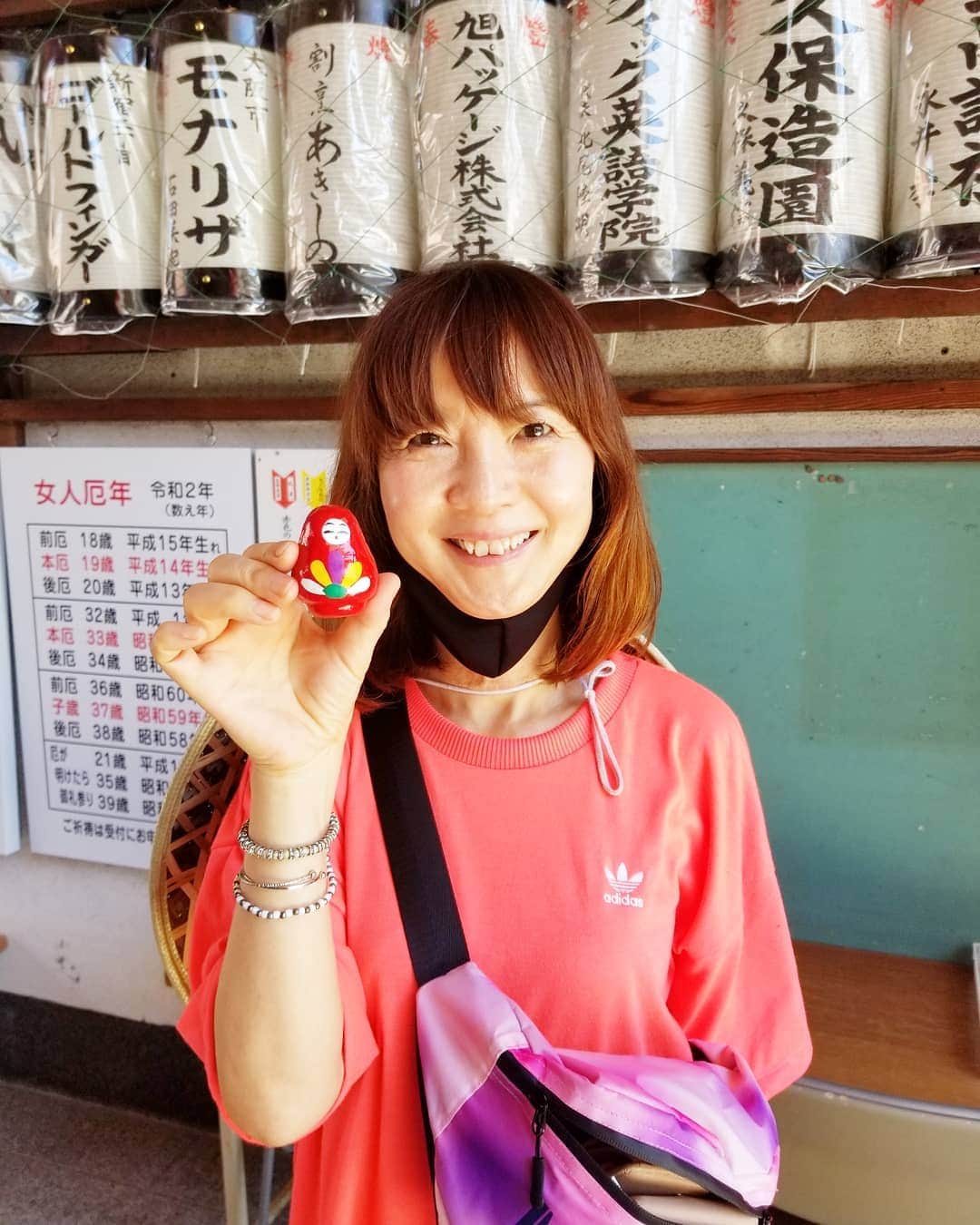 のインスタグラム：「本日は528絆ライブの司会でしたが、久々のエナジーウォーキングもしましたよ‼️最小の人数で‼️暑かったです。マスクは蒸すなぁ。顔があまたりの蒸し暑さにかゆくなってきた‼️最近ブツブツもできちゃってますねん😅 #ウォーキング #京都の神社 #市比売神社 #市比売神社女人厄除け #谷口キヨコ#きよぴー #京都」