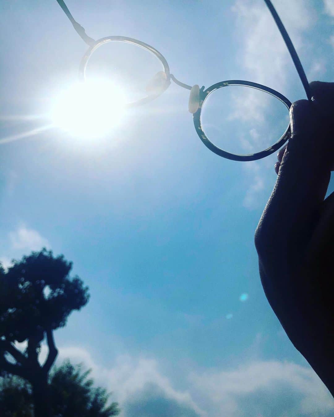 きむちゃんのインスタグラム：「ついに6月19日からですね 劇場の再開が。光が見えてくると テンション上がります。 漫才がしたい。徐々に元の生活に戻れればな。 生でお客さんの笑い声聞きたいですね。しかしここで緩め過ぎるとそれも遠のくのでもう一度気も引き締めます！  #きむ　#kim」