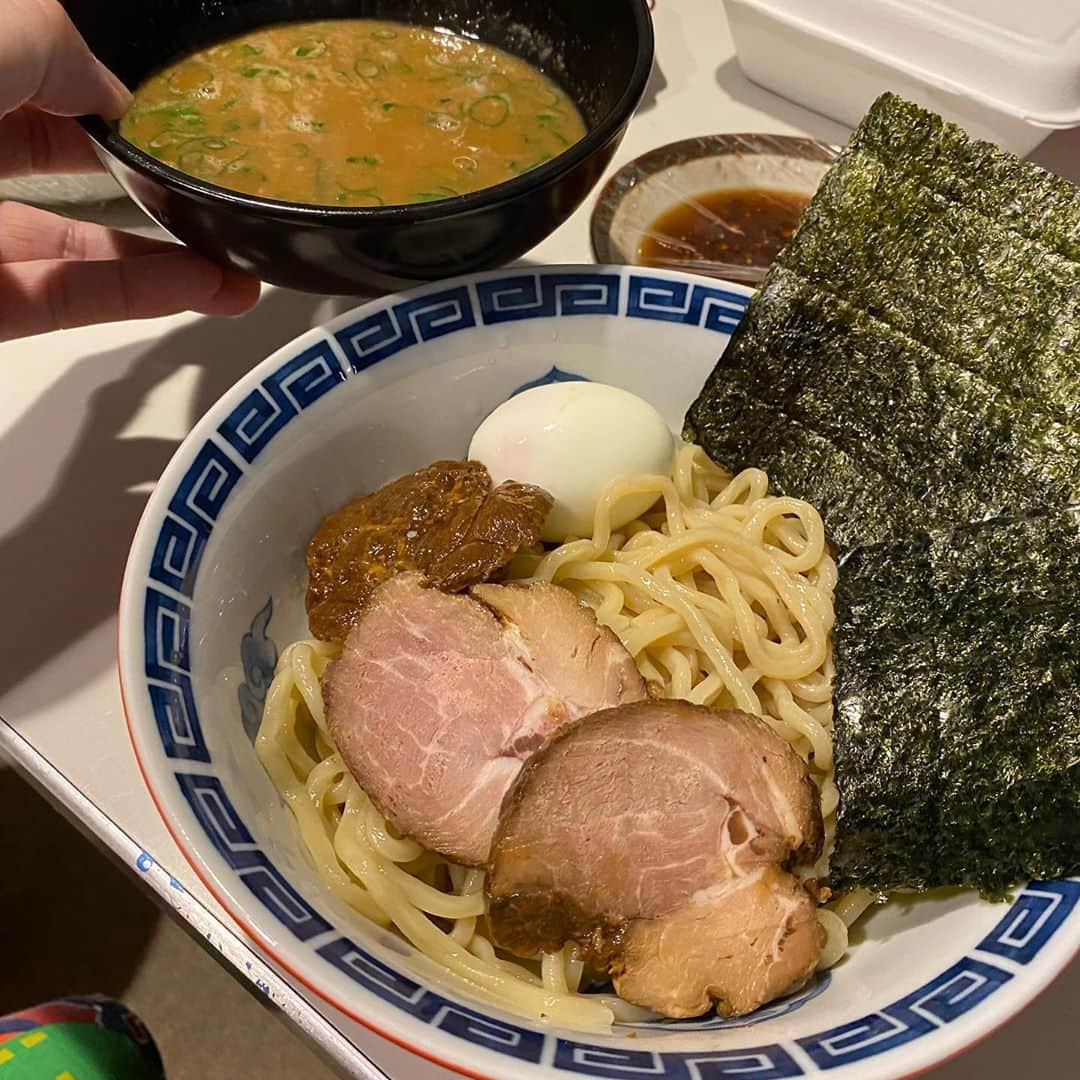 宮川大輔さんのインスタグラム写真 - (宮川大輔Instagram)「#お昼はつけ麺 #スーパーで売ってる #とみ田のつけ麺 #うま〜い！ #昨晩の串カツの残りも #腹パンパン」5月28日 14時14分 - miyagawadai