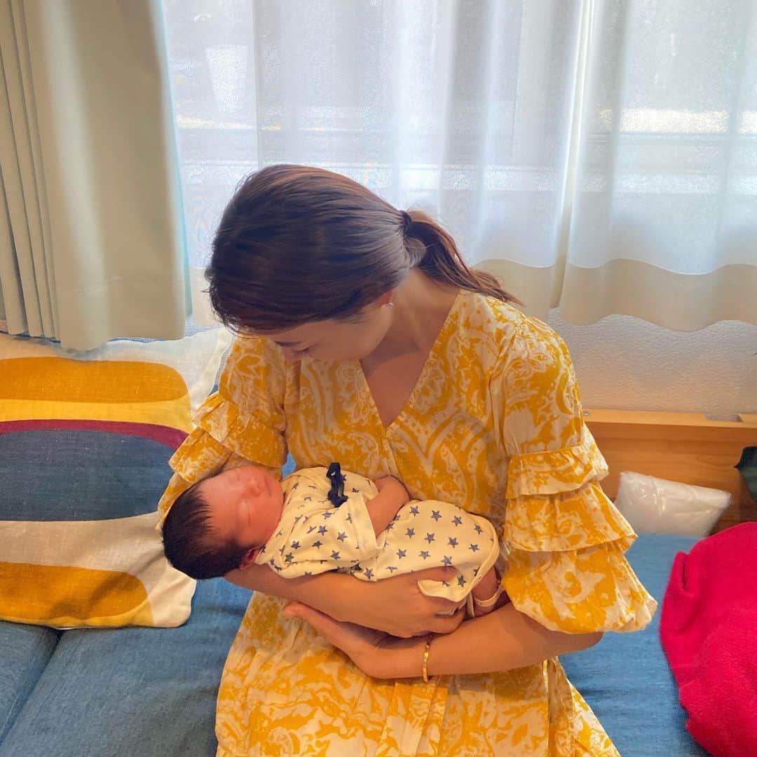 中林美和さんのインスタグラム写真 - (中林美和Instagram)「ようこそここへ♡ 生まれてきてくれて本当にありがとう。 私お婆ちゃんになりました♡」5月28日 14時24分 - miwanakabayashi