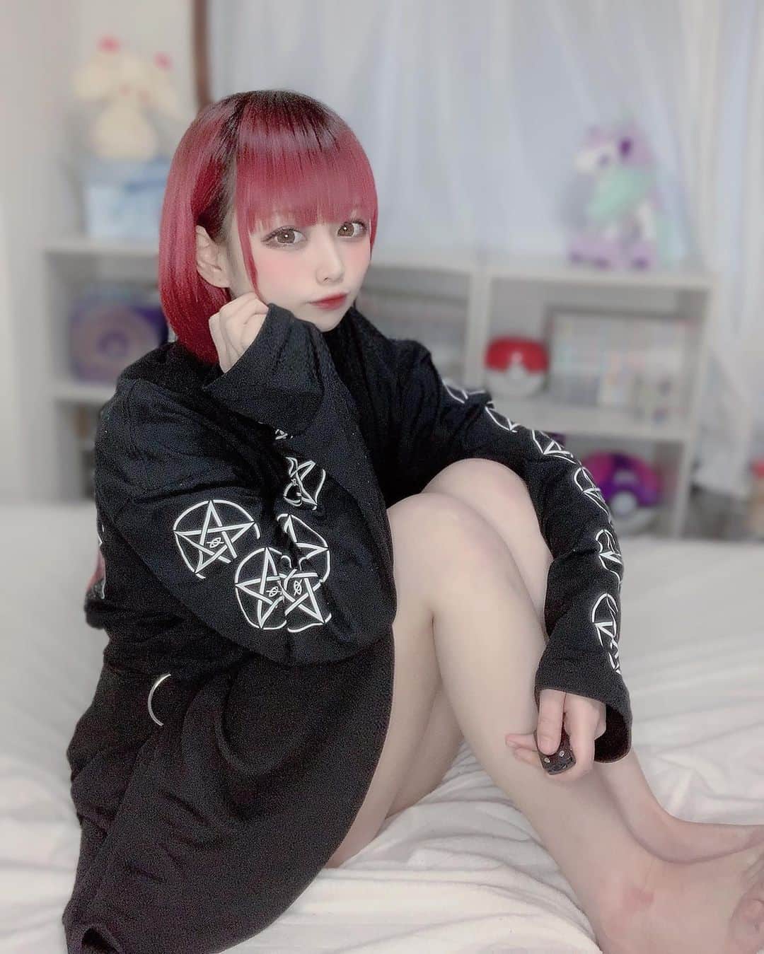 ももかわのインスタグラム：「。 どもども 最近体調は悪い…💭 というか鬱でやる気が出ないけど 何故か筋トレは頑張っている私です  自粛は終わったけど またすぐに第二波がくると思ってるので アホみたいにすぐ出掛けようとは思わない コロナうつったらいやだもんね💫  なんだかお家に篭もるのは日常なんだけど なにかが違うそんな気がする自粛期間  とりあえず広告がいつもより多くて😩」