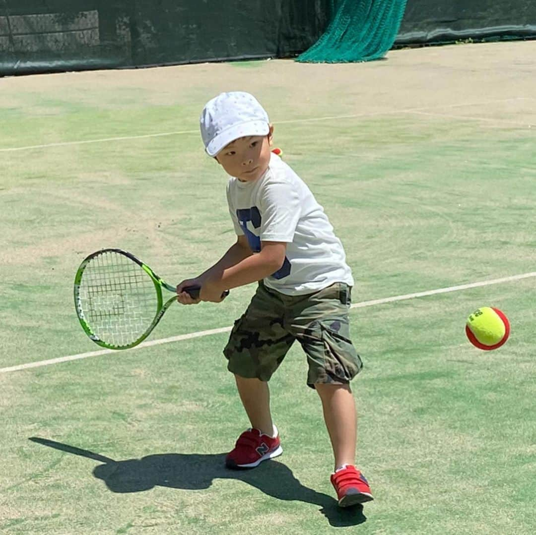 杉山愛さんのインスタグラム写真 - (杉山愛Instagram)「A 4 year old with a serious face😁  I also started 🎾 when I was 4😊 He’s much better than me when I was his age😅」5月28日 14時46分 - aisugiyamaofficial