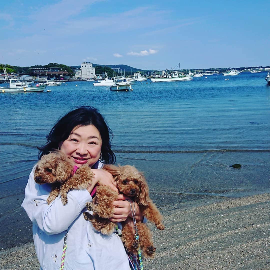 竹内都子さんのインスタグラム写真 - (竹内都子Instagram)「ずっと海に来たかった❗  やっぱり気持ちいい～⤴️⤴️ #海 #リフレッシュ #生き返る #」5月28日 14時52分 - miyako_ciao