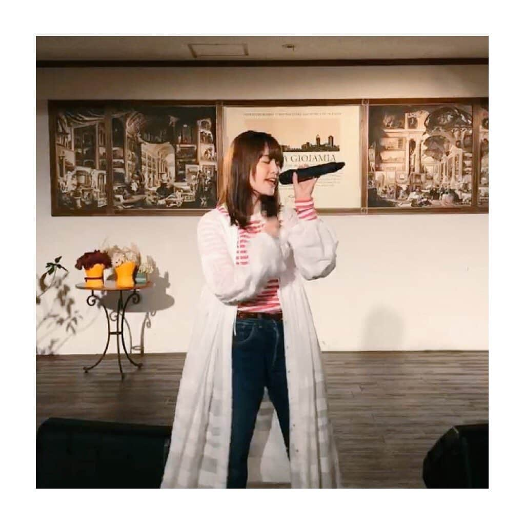 Nao☆ さんのインスタグラム写真 - (Nao☆ Instagram)「ファンの方がスクリーンショットしてくれていたライブの様子を少し🎤😆🌼✨ 三枚目は心臓を捧げよポーズですね😎👍✨ さすがアニメ好き❤️笑」5月28日 15時02分 - nao_ngc