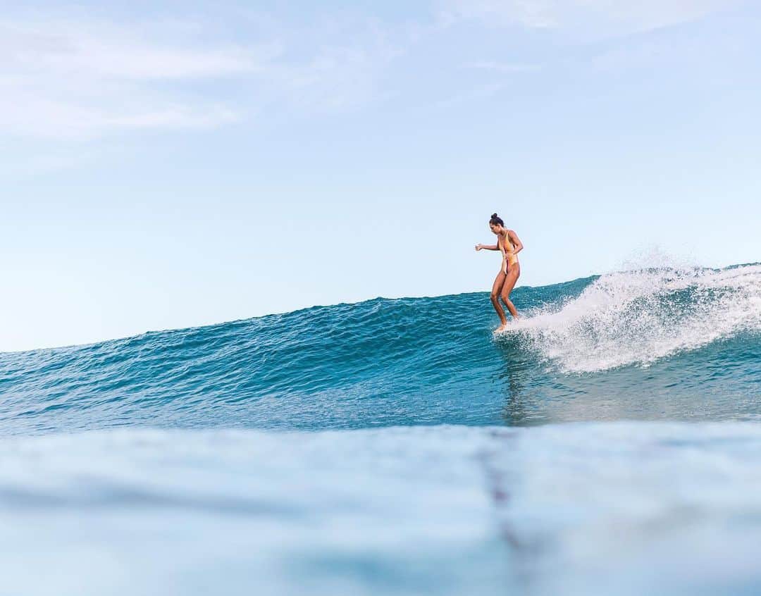 マリア・マーフィーのインスタグラム：「Thankful for these past few days 🙌🏽❤️🌈 📸 @mikeitophoto @raisedbythewaveshawaii @lostnotfoundmag」