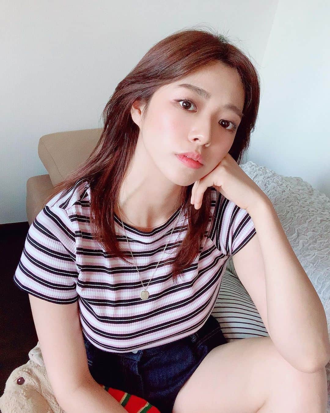 わちみなみのインスタグラム：「髪伸びてきた😙﻿ TikTokの服しか着てない笑﻿ ﻿ 夏ですね〜🦦﻿ 今日はもう運動したよ！﻿ みんなは？🧚🏻🧚🏻﻿ ﻿ #もう夏だね﻿ #トレーニング　#tarzan  #teenteen のカラコン自然だね」