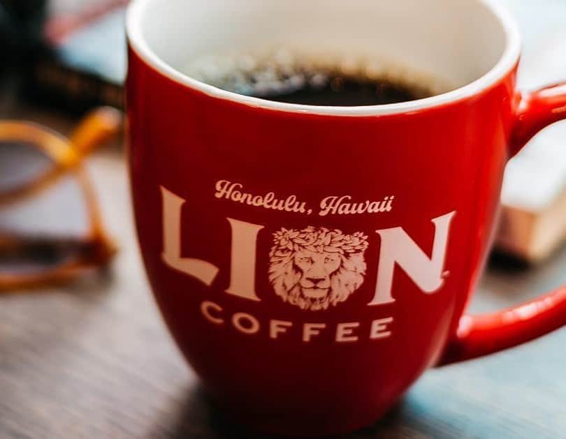 ハワイアン航空さんのインスタグラム写真 - (ハワイアン航空Instagram)「週末まであと1日！ #コーヒーブレイク は好きなマグにハワイのコーヒーを入れて、ハワイの香りを楽しんでもう一踏ん張り☕  #ライオンコーヒー #ハワイの香り #lioncoffee #バニラマカダミアコーヒー」5月28日 15時40分 - hawaiianairlinesjp