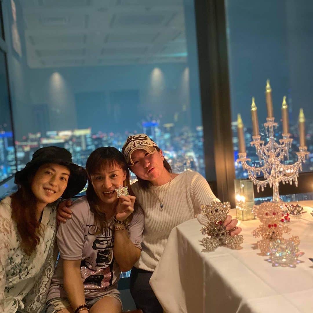 山田よう子さんのインスタグラム写真 - (山田よう子Instagram)「最近幸せだなぁ…とゆーか私の大切な人は変わらない…ずっと…これからも…本当に私を想ってくれてありがとう💛大好き😘。結婚式場に行きました‼️結婚するのかな？笑。歌うのかな？笑。 チアサポライブもよろしくお願い致します #大好き　#結婚式場　#チャペル　#クマ　#親友 #ありがとう　#これからもずっと #チアサポ　#ライブ配信」5月28日 15時48分 - yoko__yamada