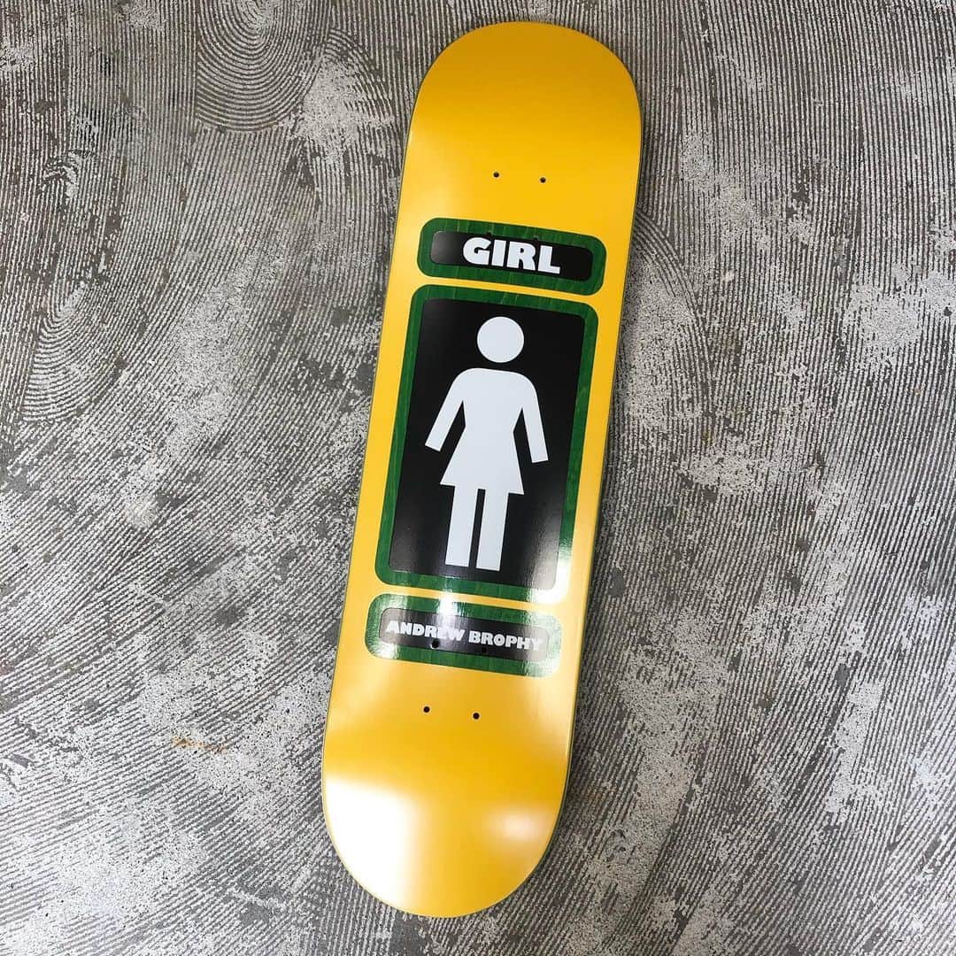 スケートボードのカリフォルニアストリートさんのインスタグラム写真 - (スケートボードのカリフォルニアストリートInstagram)「GIRL と CHOCOLATE からデッキが入荷❗️ 今回は CHOCOLATE 🍫 からライダーの Justin Eldridge のモデルが2型と、GIRL からは Andrew Brophy のモデルになります。 夏前にデッキを新調してみてはいかがですか💁🏻‍♂️ @girlskateboards @chocolateskateboards #girlskateboards #chocolateskateboards #skateboard #skateboarding #skater #カリフォルニアストリートスケーター #カリスト #スケートボード #スケボー #スケーター#californiastreet #calst」5月28日 16時08分 - california_street