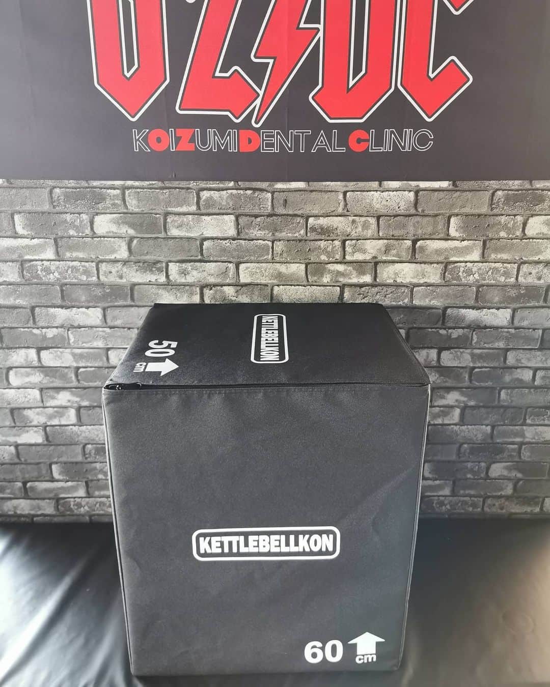 のインスタグラム：「Fight Box Fitnessにほしいものリストからプライオボックスが届きました。 Y.D.S.代表の八島さんからのお祝いでした！！！ Y.D.S.はDREAMの映像制作もしていた会社です。 私もたくさんの映像を作っていただきました。 八島さんありがとうございました！！！ 大切に使わせていただきます。 会員さんにとって、大切な場所になるよう頑張っていきます。 #つくば #フィットネス #ダイエット #キックボクシング #格闘技 #ストレス発散 #運動不足解消 #初めての人のための格闘技フィットネス #並木 #並木ショッピングセンター #土浦 #茨城県 #フィットネスジム #格闘技フィットネス #FightBoxFitness #FBF #ファイトボックスフィットネス #川尻達也 #RIZIN #UFC」