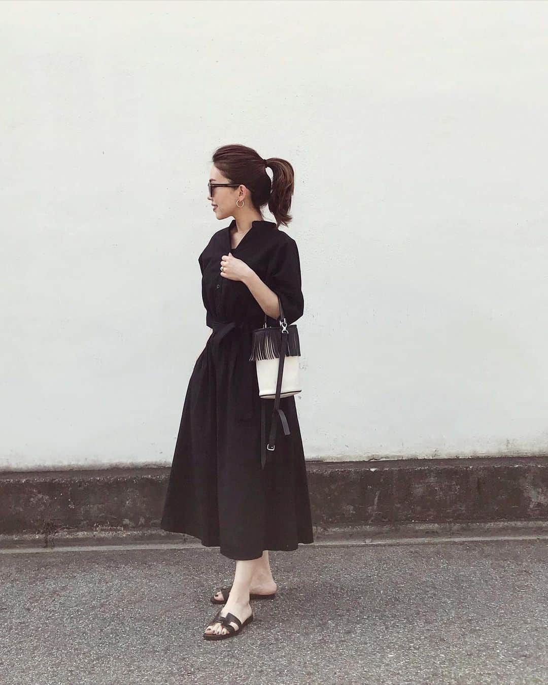 のインスタグラム：「:﻿ 140cm台の方でも着られる﻿ @fifth_store のワンピース…👗﻿ ﻿ 体型をカバーしつつ﻿ ウエストマークでバランスが取れます！﻿ ﻿ ヒールのサンダルを合わせれば﻿ さらにスタイルUPも☺️👌﻿ ﻿ ﻿ 低身長企画に参加しています♩﻿ #リネンライクフレアロングワンピース#fifth#fifthtl﻿ #フィフス#ワンピース#カジュアル#低身長コーデ﻿ #ママコーデ#おちびコーデ#おちびの輪」