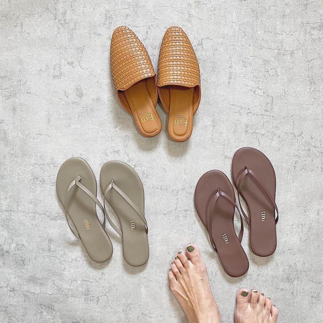 acco.mamaさんのインスタグラム写真 - (acco.mamaInstagram)「⠀ 今季新たに加わった Ⓜ︎yペタンココレクション👣 ⠀ #ペタンコ靴#ペタンコサンダル #ビーサン#ビーチサンダル #fin#tkees#足元倶楽部」5月28日 16時30分 - acco.mama
