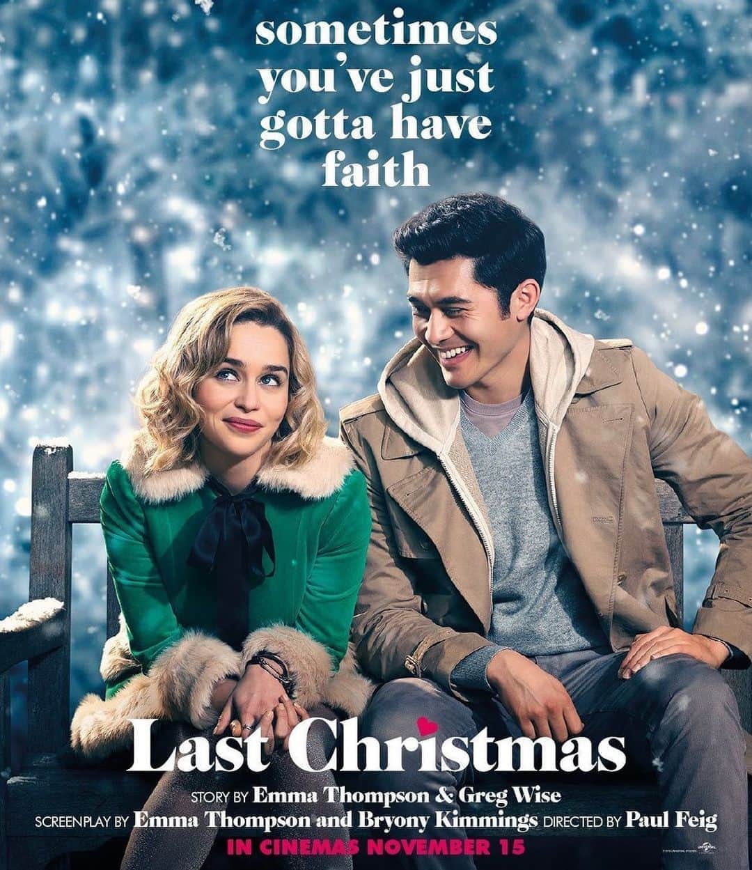 辜莞允（Nono Ku）のインスタグラム：「#辜辜看電影 #LastChristmas 龍母這次演出一個任誰都覺得她很廢的角色 心不在焉又消極度日對待任何事物都不認真 就好像沒有明天一樣行動而終點是毀滅 這樣的她某天忽然遇見一個 騎著腳踏車神出鬼沒的奇怪男生 接著⋯就要你們自己看了(⁎⁍̴̛ᴗ⁍̴̛⁎) 但這不是一般小情小愛的愛情片 還害我流了一些眼淚嗚 轉折安排很巧妙也很動人 尤其非常非常喜歡跟膾炙人口的聖誕歌 （也就是片名！）做的結合 楊紫瓊的少女心及跟女主角的互動也是一大看點 雖然有點貪心塞了一些家庭種族移民性別議題 整體來說是輕鬆看完的溫暖好電影！推推！ Because we are so lucky to be alive. #然後能讓龍母好好談一次戀愛嗎拜託 - - （以下有雷） - - 結尾她一唱歌配歌詞直接爆哭的我 很不會猜劇情總是太容易被埋梗直擊 他說：我的心總會是你的，不管是什麼方式 因為活在她心裡所以知道別人不知道的她的好 生命中有多少人這樣拉自己一把？ 所以我們很幸運能活著 很幸運幫助他人、並從中快樂 永遠不要辜負這份幸運！」