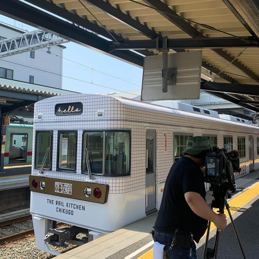 新垣泉子さんのインスタグラム写真 - (新垣泉子Instagram)「☆レールキッチンチクゴ☆  西鉄の観光列車 『レールキッチンチクゴ』  明日から再開ということで、 対策なども含め取材してきました(^-^)☆ 噂には聞いていましたが、 列車内のピザ窯で焼いた 旬の野菜を使ったピザが絶品でした！！！ 今日の『ももち浜S特報ライブ』でお伝えします☆  #ももち浜S特報ライブ #レールキッチンチクゴ」5月28日 16時53分 - motoko.arakaki