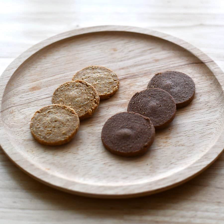 BIO-RAL靭店さんのインスタグラム写真 - (BIO-RAL靭店Instagram)「・ 「アルファフード　ビオカシ　オーガニック・生おからクッキー 7枚入　オーツ麦/ココア」  体にやさしく、本格的な美味しさのおからクッキーです！ 国産有機豆腐にこだわる「宮島庵」の生おからを使用し、有機オーツ麦のザクザクした食べ応えや、香り高い有機ココアのサックリ感が楽しめる素朴なクッキーです。  原材料はすべて有機素材でやさしい味わいに仕上げました。 おやつタイムにお召し上がりください！  #ビオラル #bioral #bio-ral #ビオラル靭店 #スーパーライフ #ライフコーポレーション #阿波座 #靭公園 #ライフ #ナチュラルスーパーマーケット #ナチュラルマーケット #オーガニック #organic #ビオ #bio #アルファフード ＃ビオカシ ＃おからクッキー #オーツ麦クッキー #ココアクッキー #有機素材 #オーガニッククッキー #cookie」5月28日 16時57分 - bioral_west