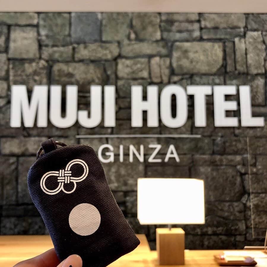 無印良品さんのインスタグラム写真 - (無印良品Instagram)「【MUJI HOTEL GINZA】お守りについて - 東京・銀座のMUJI HOTEL GINZAでは、チェックインの際、お客さまにお守りを渡しています。お守りの中には、もしものときに役立つ情報が記載されたリーフレットとホイッスルが入っています。皆さまの旅が心地良い旅になるようにという願いを、日本の伝統的なお守りのデザインで表現しました。 - #無印良品 #MUJI #mujihotel #mujihotelginza #東京 #銀座 #ホテル #デザイン #tokyo #ginza #hotel #design #お守り #luckycharm #東京旅行 #tokyotrip」5月28日 17時05分 - muji_global