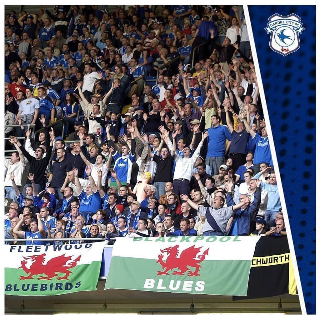 ロバート・アーンショウさんのインスタグラム写真 - (ロバート・アーンショウInstagram)「Cardiff City 1v0 QPR  2003 Playoff final in the home city  Attendance 66,096 💙🤍🏆」5月28日 17時28分 - robertearnshaw