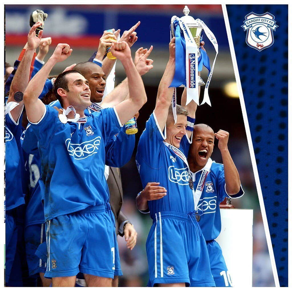 ロバート・アーンショウさんのインスタグラム写真 - (ロバート・アーンショウInstagram)「Cardiff City 1v0 QPR  2003 Playoff final in the home city  Attendance 66,096 💙🤍🏆」5月28日 17時28分 - robertearnshaw