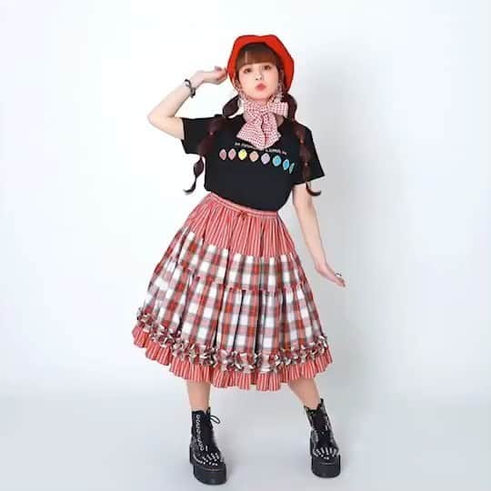 のインスタグラム：「fraisierさま×るな氏のコラボTシャツが全種SOLD OUTになりました！ ありがとうございます🍓🐈🎀 みんなの着画待ってるぞー！！！！！ ＊ #fraisier  #collaborationtee」