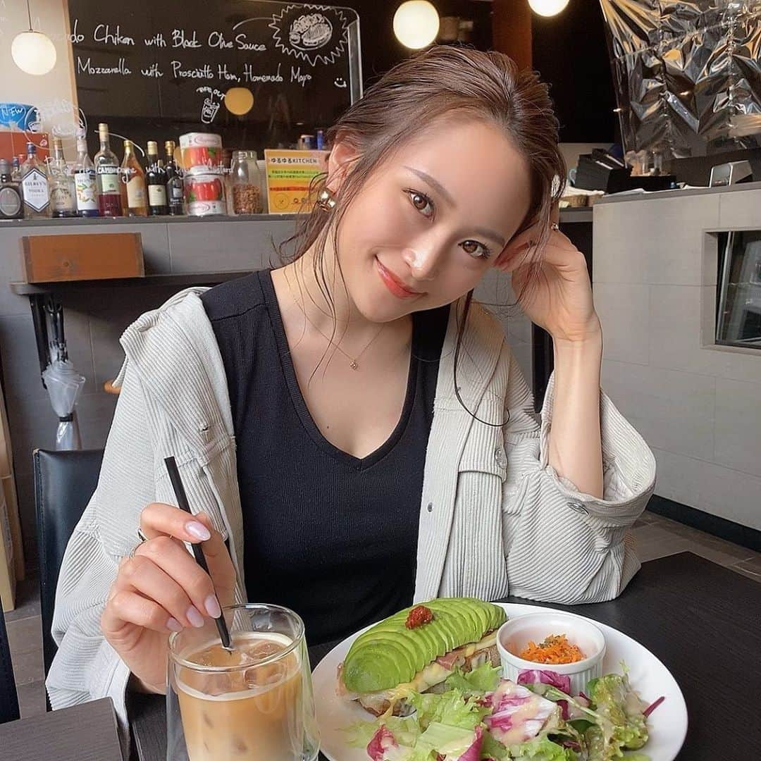 福江菜々華さんのインスタグラム写真 - (福江菜々華Instagram)「最近ゆるーいポニーテールにハマってる☺️❤️ . 今夜22:00〜深夜のアイチャレ観てね🥰 . .  #カフェ#カフェ巡り#原宿##原宿lunch#cafe#映えカフェ#映えランチ#美人#美女#lepommier#アボカド#ポニーテール」5月28日 17時32分 - nanaka_fukue