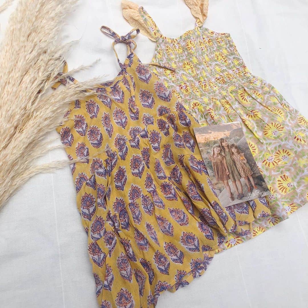 野村仁美さんのインスタグラム写真 - (野村仁美Instagram)「New summer dress for my daughter🌿  @littlegypsy_co のワンピース。 一目惚れしたのが届きました。 インド綿のような柔らかな素材感も、シルエットも、テキスタイルも可愛い。そしてオフィシャルの子供達も可愛すぎる🌞」5月28日 17時35分 - hitominomura