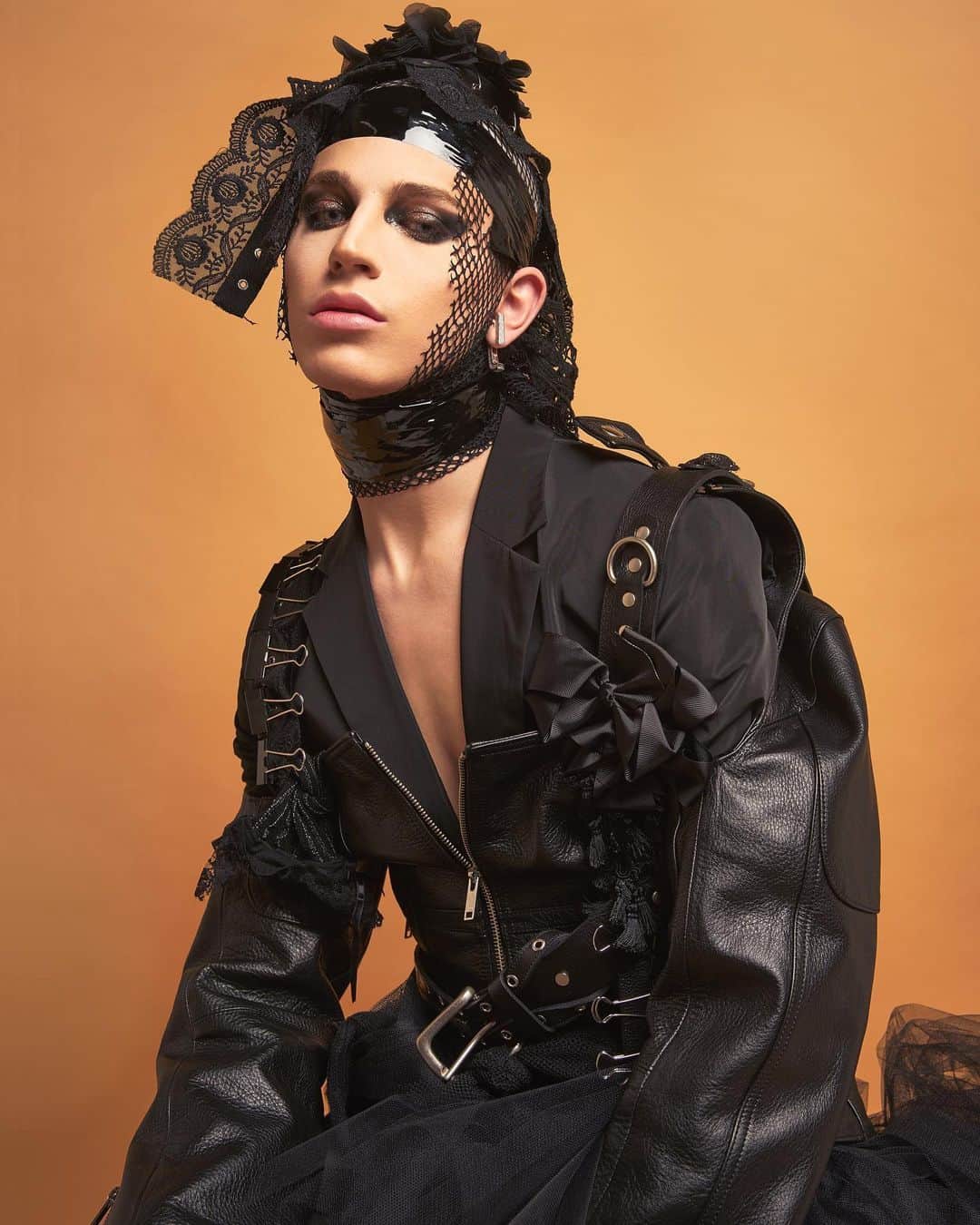 Shun Watanabeのインスタグラム：「Impact noir  黒の衝撃 💥 Starring  @ageofaquaria for @gqjapan online Photography @kannjikilledswag  Head @harukadebeau  Make up @ageofaquaria  Editor @dj_poipoi  Styling and Creative Direction @shun_watanabe  Styling Assistant @leonard_arceo  #aquaria #gq #undercover #ambush #styledbyme」