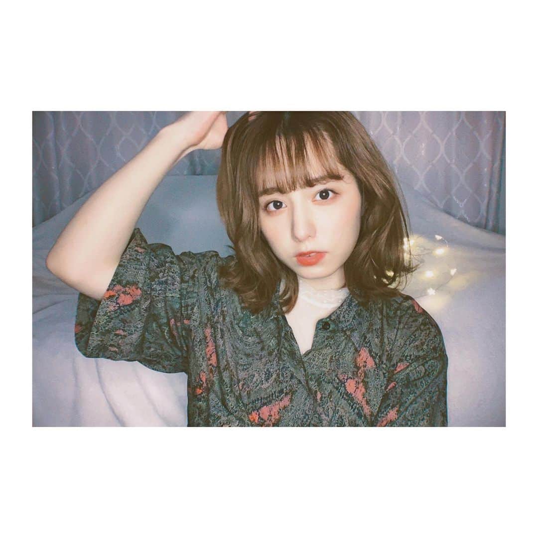 前田美里のインスタグラム：「お家ノスタルジック。 (#アンニュイ 感？) . #おうち時間 #stayhome #メイク #ノスタルジック  #film #film_jp #kutir #古着 #古着コーデ #カメラ女子 #写真好きな人と繋がりたい #photo #instagood  #instaphoto #followｍe #follow #make」