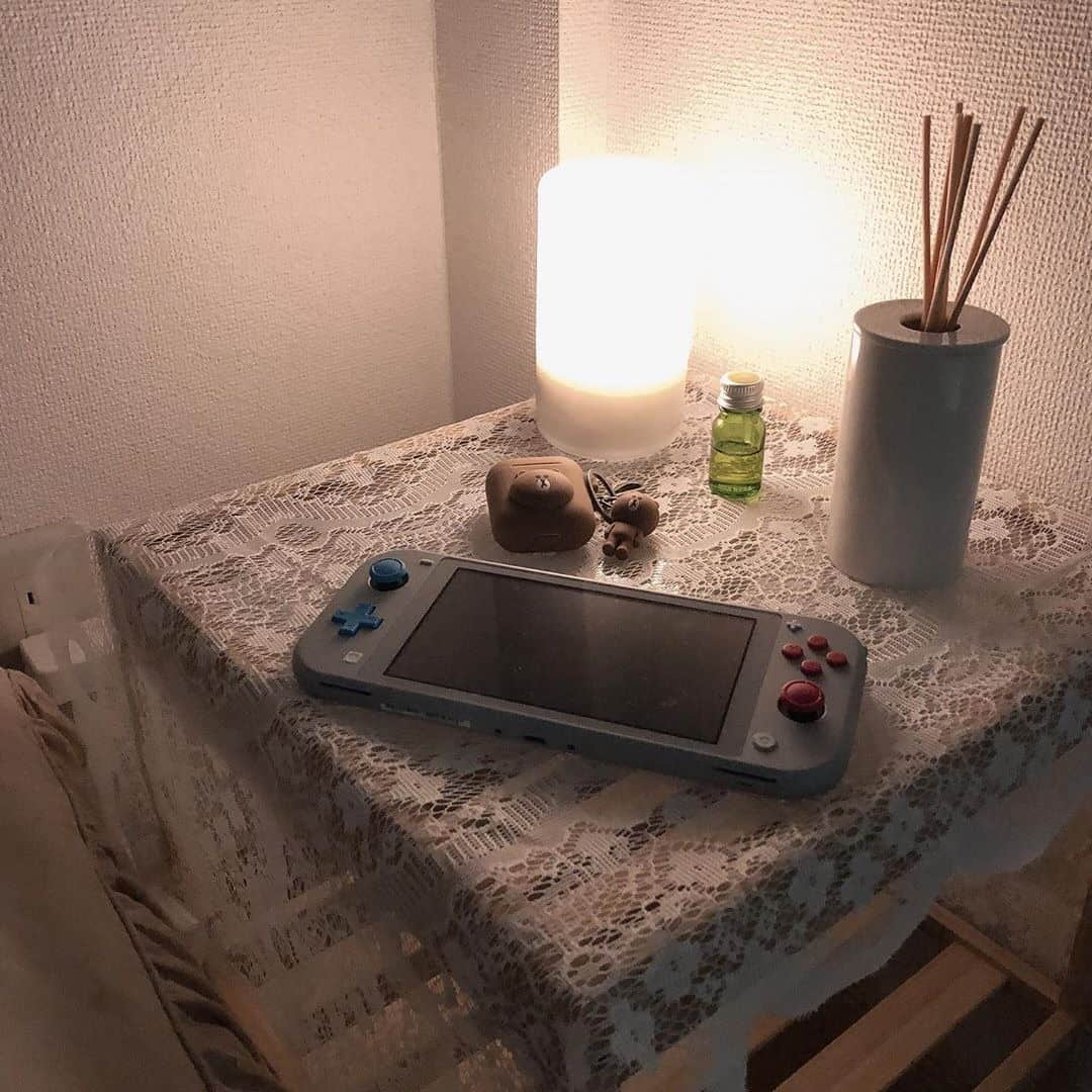 RiLiさんのインスタグラム写真 - (RiLiInstagram)「【Switch時間】で楽しくステイホーム🏡📷 ..... おうち時間に大人気のニンテンドースイッチ🔥🔥入手困難の中、手に入れた子は【Switch時間】を楽しんでいるよ🌷 中には、パステルカラーのケースやスキンシールでアレンジしている子も😍💭お気に入りのステッカーを貼るのもおすすめだよ👍✨ ゲームはやっぱりあつ森が人気🏝お気に入りの画面やかわいい背景で写真をとってみてね～～🌳🌳 ❣❣❣❣❣ サイトやSNSで掲載させていただくお写真募集中😘📸 かわいいコーデやアイテム、注目スポットなどが撮れたら、ハッシュタグ→#rili_tokyo  を付けて投稿❗ ． Special Thanks💋 Photo by @__neinei__ @mo2002ca @ayane_raycassin @puuuni_ko @17.minv0 @i_am_natsu_ @mickeeeey_78 ． #春 #Switch時間 #Switch #ニンテンドースイッチ #ゲーム #あつまれどうぶつの森 #あつ森 #Switchケース #スキンシール#カスタム #おうち時間 #ステイホーム #rili_home #riliっぽおうち時間 #置き画 #置き画くら部 #RiLi  #おしゃれさんと繋がりたい #お洒落さんと繋がりたい #ファッション #패션스타그램 #ootd #outfit」5月28日 18時00分 - rili.tokyo