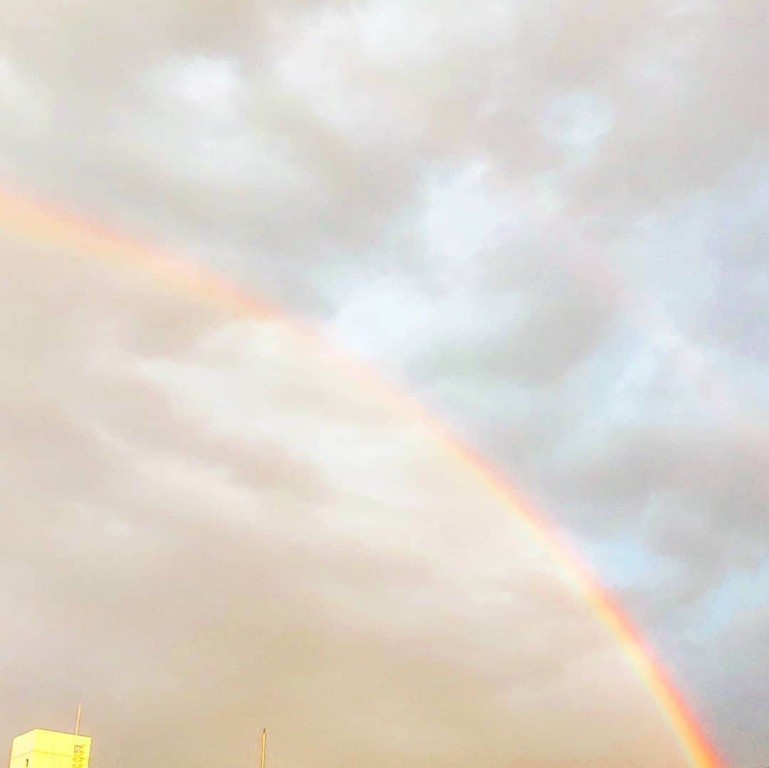 Pileさんのインスタグラム写真 - (PileInstagram)「きゃー💛❤️💙💚💜🧡 #🌈 #虹 #RAINBOW #SKY #하늘」5月28日 18時15分 - pi_channnn52
