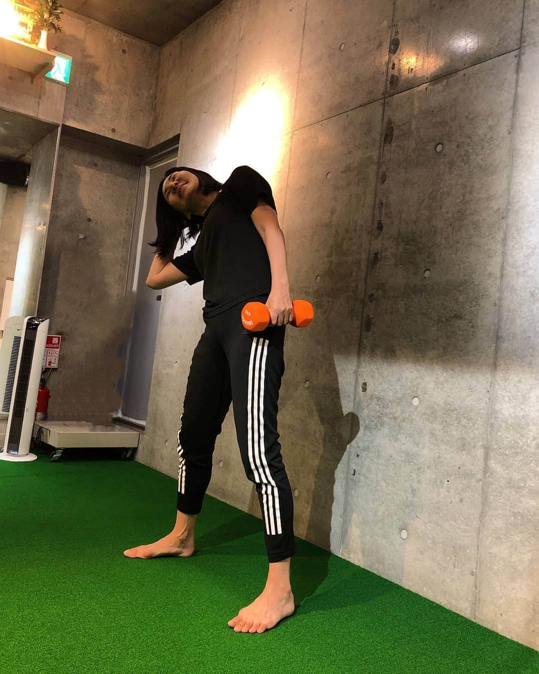 広瀬香美さんのインスタグラム写真 - (広瀬香美Instagram)「どんなときも面白い🤭 トレーニング中は大爆発なので　　違う意味で疲れる〜　　微笑  #広瀬香美 #トレーニング #筋トレ #筋トレ女子 #面白い #大爆発 #違う意味で #疲れる #いい意味で #微笑」5月28日 18時29分 - kohmi.hirose