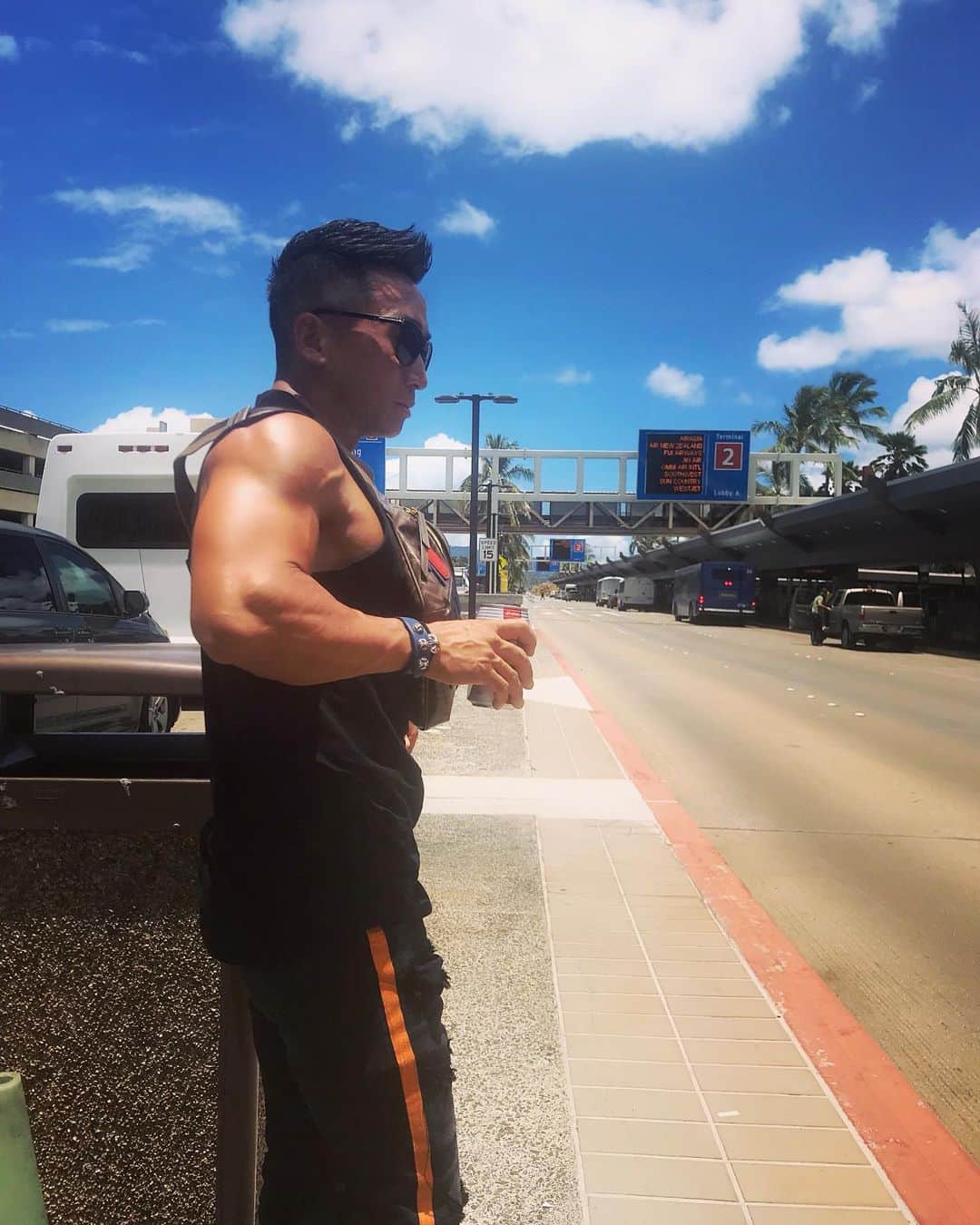 Tadashi Itoのインスタグラム：「✈️ ・ ・ 海外は無理だろうけど早く国内旅行に行きたい🚗💨 ・ ・ まだまだ油断は出来ないけどとりあえずGYM再開して嬉しい🏋🏽‍♂️ ・ ・ #過去pic ・ ・ #travel #trip #hawaii #fashion #mensfashion #zara #workout #stayhome #旅行 #ハワイ #ファッション #メンズファッション #ザラ #ワークアウト #おうち時間」