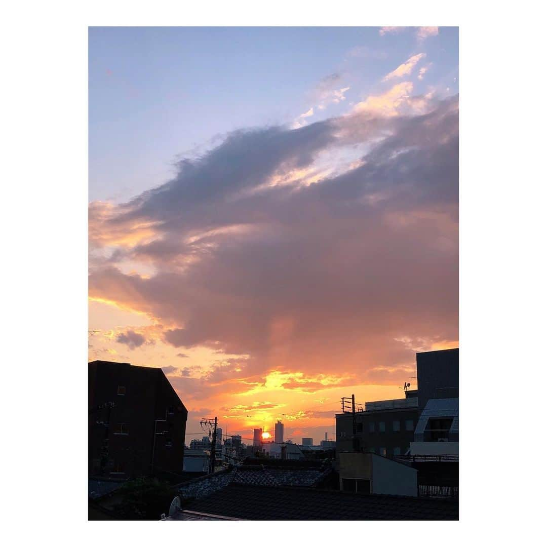 理絵さんのインスタグラム写真 - (理絵Instagram)「雨上がりの空  #空 #sky #cielo #하늘 #雨上がり #雨上がりの空 #tokyo #japan #cielo_rie」5月28日 18時41分 - ____rie____