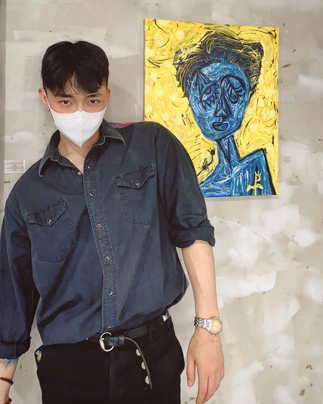 ヒョンミン さんのインスタグラム写真 - (ヒョンミン Instagram)「닮았어요? ㅎㅎ훗」5月28日 18時42分 - woo.jaka