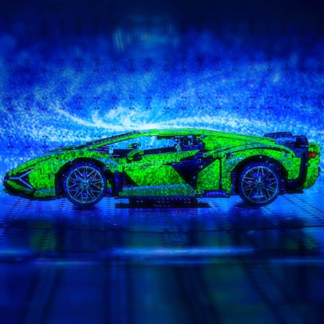 LEGOさんのインスタグラム写真 - (LEGOInstagram)「It’s striking, it’s stunning and it’s finally here! The LEGO Technic @lamborghini Sián FKP 37 🤩  #LEGO #LEGOTechnic #Lamborghini #SiánFKP37」5月28日 19時00分 - lego