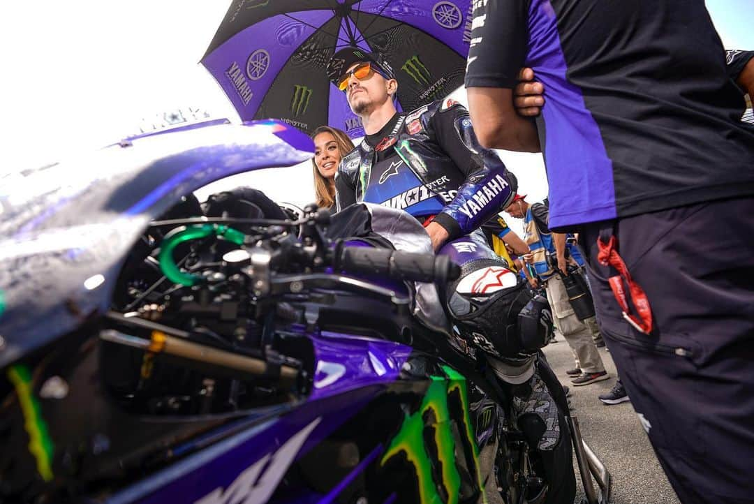 YamahaMotoGPさんのインスタグラム写真 - (YamahaMotoGPInstagram)「A #ThrowbackThursday to one of the @motogp moments that we miss the most: feeling the tension and excitement on the grid, just before the start of a race ✊🤩 . . #MonsterYamaha | #MotoGP | #StaySafe | #DoYourPart」5月28日 19時07分 - yamahamotogp