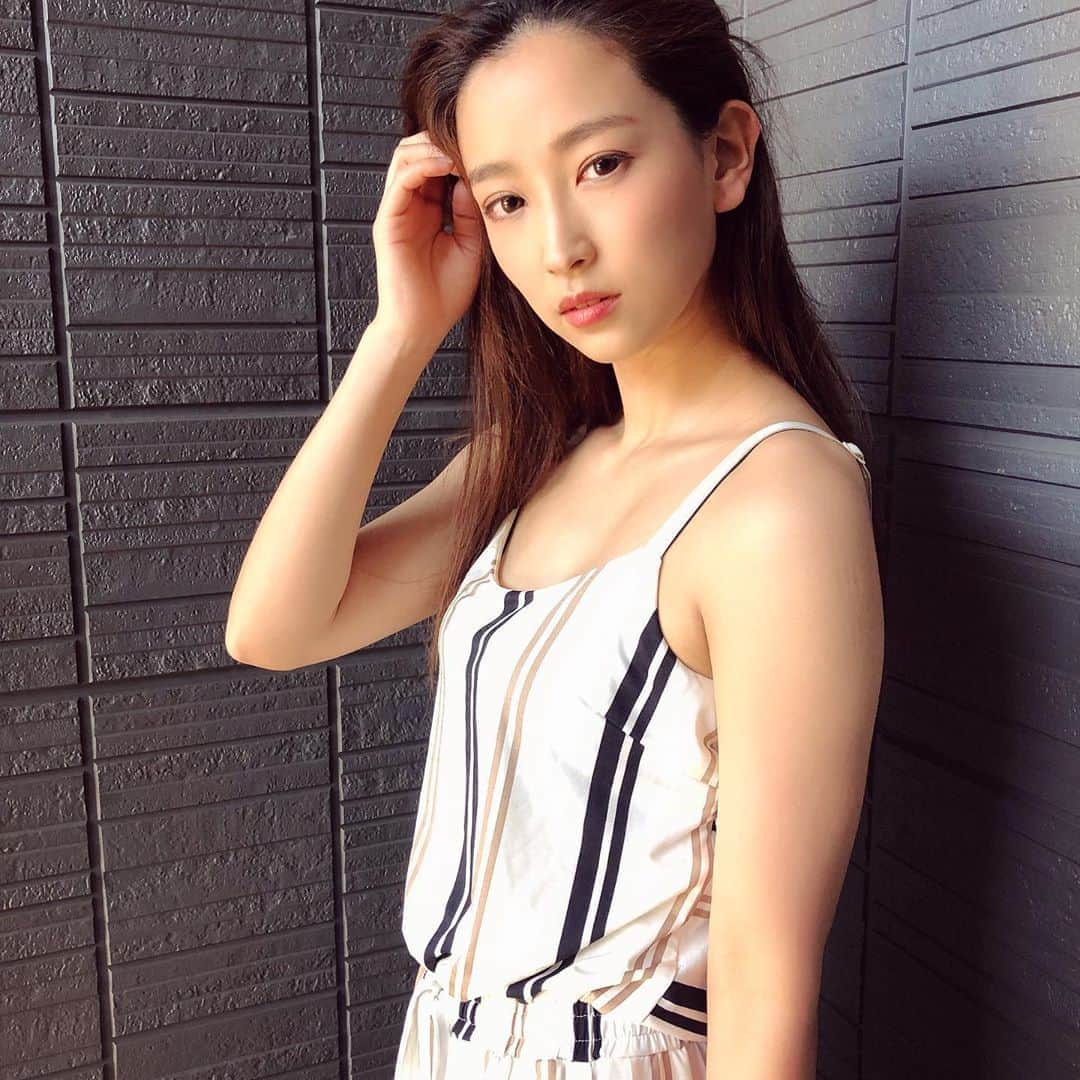 影山祥子さんのインスタグラム写真 - (影山祥子Instagram)「ニュアンス的な１枚🥰 まつ毛がないとよりナチュラルな感じになるな〜💄 もおマツエクいってまつ毛は付けたけど 自粛中ほぼなかったからバサバサになったら逆に違和感😂 でもやっぱマツエク大事☺️✨ 次はヘアカラーや🥰 . . . #nuance #ナチュラル　#ナチュラルメイク #summer #natural #makeup #shot #撮影　#📸　#by #friend #thanks #モデル　#上半身鍛えたい　#ぷにぷに #脱コロナ太り　#おうち時間」5月28日 19時22分 - sacco324