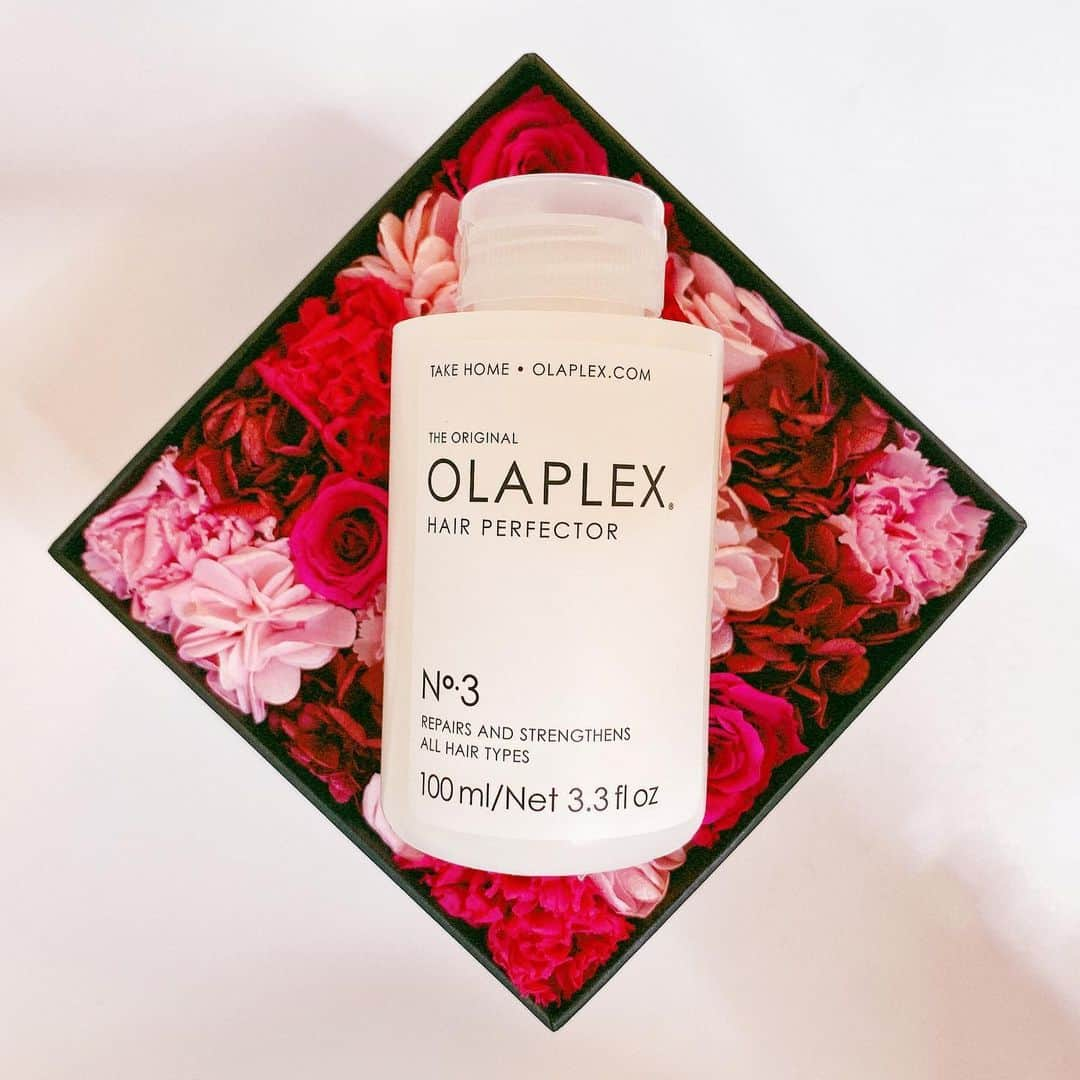 桜ゆみさんのインスタグラム写真 - (桜ゆみInstagram)「. OLAPLEX 🧴が届いたよ〜💖 アメリカ発の髪の毛のスペシャルケアメーカーだよん😌 自粛で美容室も控えていたらパサパサしちゃって😭💦 使うの楽しみ💕💕💕 . #olaplex #olaplextreatment #olaplexhair #オラプレックス #オラプレックストリートメント  #ホームケア #ホームケアが大切 #サロントリートメント」5月28日 19時15分 - yumi.sakura1111