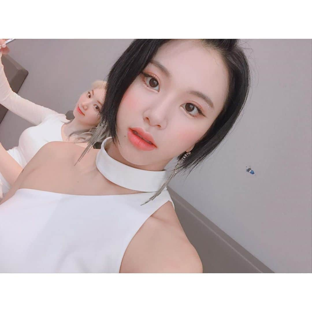 TWICEさんのインスタグラム写真 - (TWICEInstagram)「생일축하해 사랑해 마이브로💕👭」5月28日 19時27分 - twicetagram