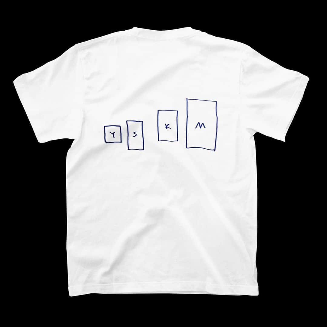 なかがわりょうのインスタグラム：「Tシャツデザインしました！（パーカーとかキャップとかロンTもあるけど） こちらはバックプリントに、僕の部屋の壁に貼ってあるポスターの配置を書きました！ アルファベットはその芸人やミュージシャンの頭文字です...わかるかな... お買い求めはこちらから！  https://suzuri.jp/fpyamamoto/3534113/t-shirt/s/white  いろんな色と形ありますよー！！」
