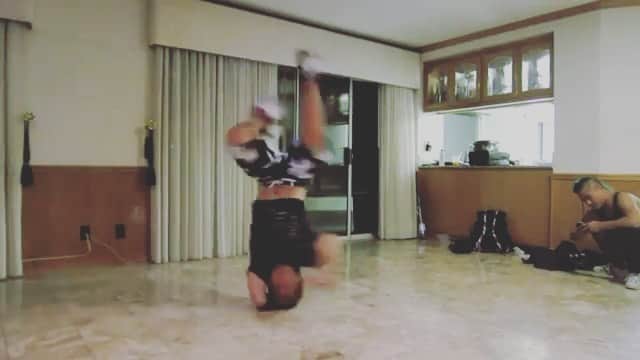 大野愛地のインスタグラム：「elbow spin.  #🌀」