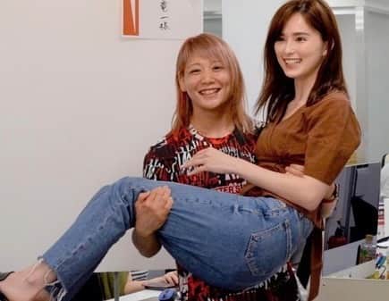 のインスタグラム：「. . #榊原社長に呼び出されました ご視聴いただきありがとうございます！ . 沢山のご支援、本当にありがとうございます！！ 凄く力になり、より一層頑張る気持ちが強くなりました！ . . 今1番の目標はRIZIN代表として、世界で闘う事です。コロナウイルスが収束したら海外でも試合をしてみたいです。 . 海外には強い選手が多くいるのでしっかりと自力を上げる必要があります！ 1日1日を無駄にしないように取り組んでいきます。 . 中井選手はとても強い選手で尊敬しています。舞台が用意されて闘うとなればしっかりと準備が必要だと思います。 . コロナウイルスが無事収束し格闘技イベントが開催される日々に戻ることを願っています！ . #rizin #お姫様抱っこ #mma #mmafighter #training #workout  #muscle #judo #総合格闘技 #女子格闘家 #柔道  #トレーニング #筋トレ #筋肉女子」