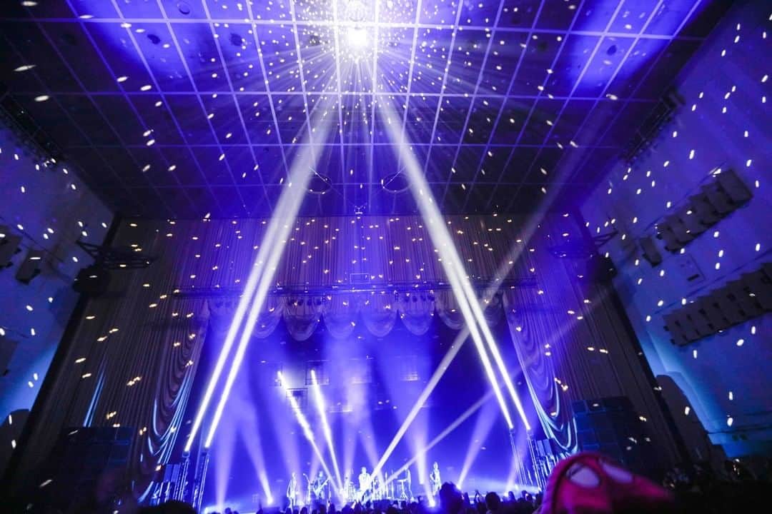 ORANGE RANGEのインスタグラム：「5月30日 20時より「ORANGE RANGE LIVE TOUR 015 〜TEN〜」YouTubeプレミア公開  アルバム5作品の歴代ツアー映像公開の第三弾は、2015年に発表したカメレオンの如く変幻自在の多彩なサウンドで細部まで練り上げられた10枚目のアルバム『TEN』を中心に構成された全国ツアー「ORANGE RANGE LIVE TOUR 015 ～TEN～」より、2015年12月8日の中野サンプラザホールの中から厳選したライブ映像をYouTubeプレミア公開。ぜひ視聴予約をしてご覧ください。  #ORANGERANGE LIVE TOUR 015 〜#TEN〜 2020年5月30日(土) 20:00〜 @youtube プレミア公開 https://youtu.be/LpkfjIhTa3s ※6月6日(土)までの期間限定公開となります。 @orangerange_official」