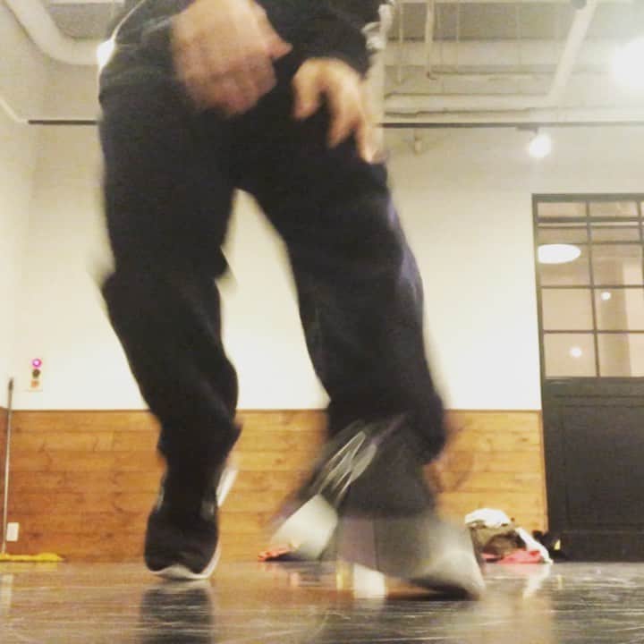 Kazuki Hamamotoのインスタグラム：「オドクリでのソロの振り作りしてた時🎄 またこれ踊りたい〜！ #kazuki #stkgz #シッキン」