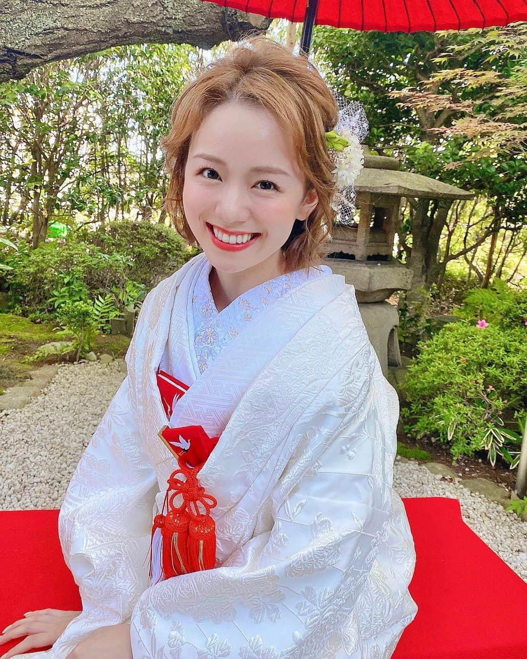 黒田真友香さんのインスタグラム写真 - (黒田真友香Instagram)「久しぶりのブライダル撮影☺️ 今日は一日和装でした。 やっぱり眉毛脱色して眉マスカラしてないから眉毛ふわふわに見えていい感じ🥺✨笑  久しぶりだったからか後半肩が辛かった〜😭もっと鍛えないとダメだ😂笑  みんなは結婚式和装派？洋装派？😏💐 ・ ・ 明日も撮影なのでしっかり浮腫みとって早く寝よう！！！ みんなも週の後半お疲れ様🌸  #ブライダルモデル#ブライダル#和装#和装モデル#色掛け#色打掛#白無垢#ウェディング#前撮り#ウェディングフォト」5月28日 20時04分 - kurodamayukaxx