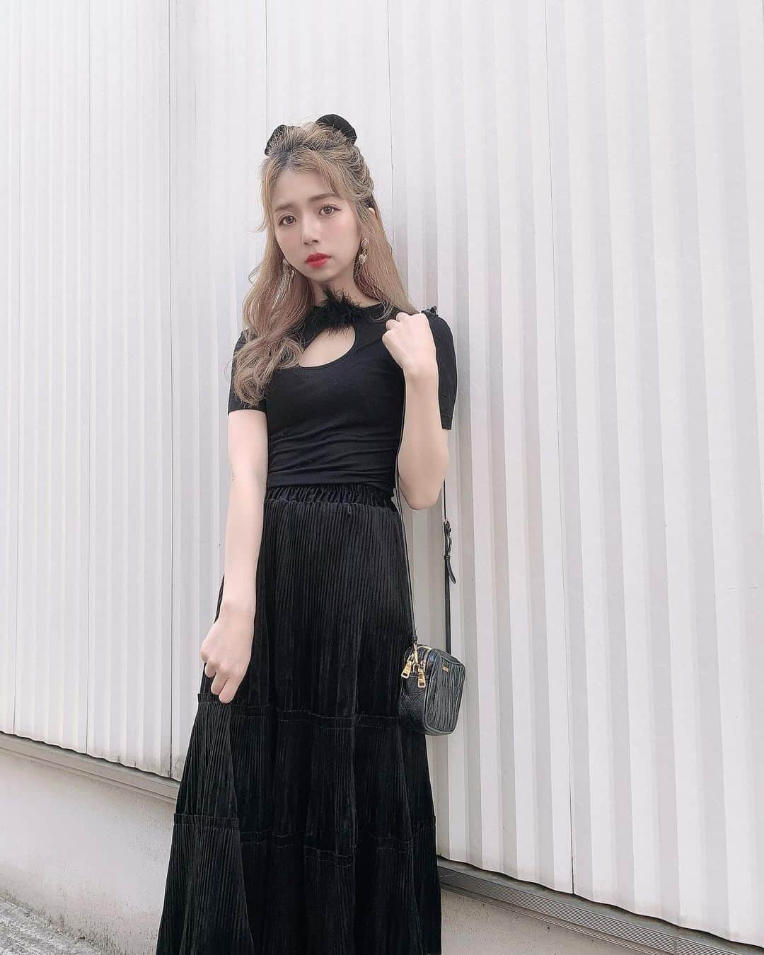 エリンコさんのインスタグラム写真 - (エリンコInstagram)「♡ ブラックコーデ3連続...♡ . #black #blackcode #ブラックコーデ #ribbon #style #ootd #fashion #えりんコーデ #えりんこヘアアレンジ #东京 #时尚潮流 #可爱的 #低身長コーデ #152cmコーデ #miumiu #ミュウミュウ #snide」5月28日 20時08分 - erinko0315