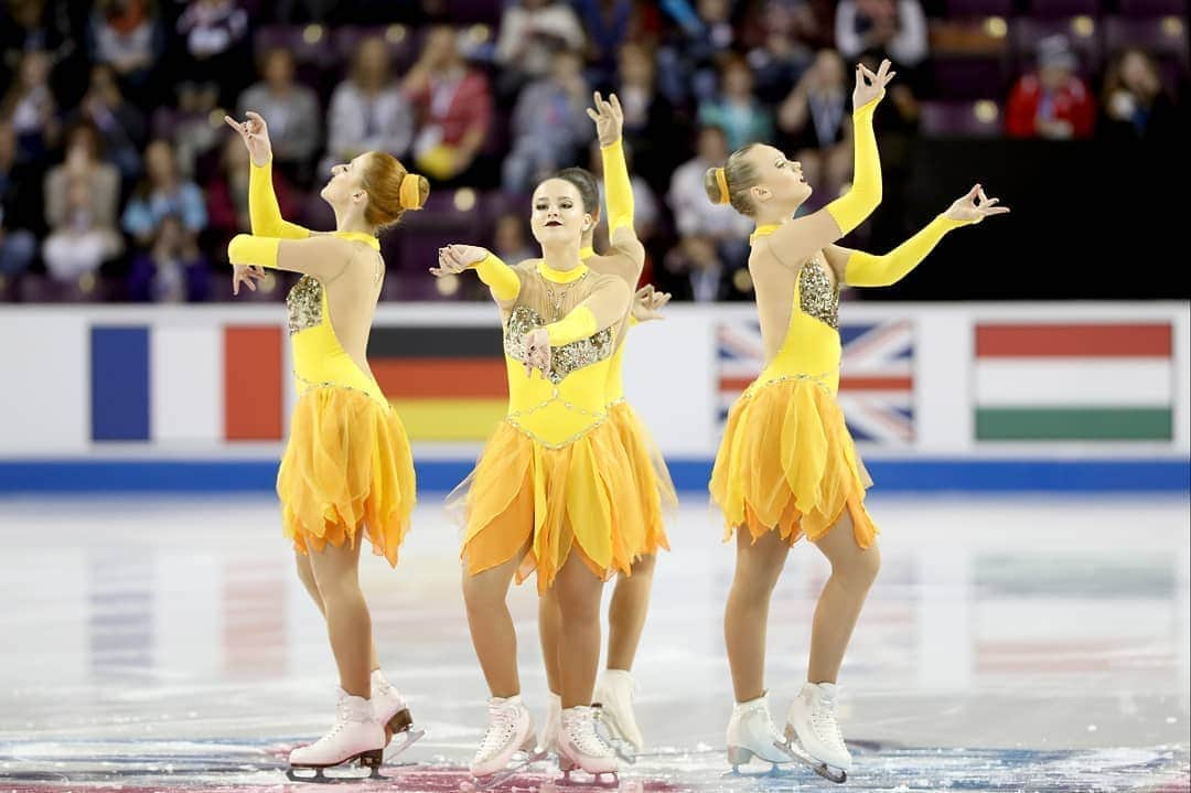 ISUグランプリシリーズさんのインスタグラム写真 - (ISUグランプリシリーズInstagram)「📺 Today we will live stream the Free Skating from the ISU World Synchronized Skating Championships of 2017! Check the link in our stories to watch now!  #SynchroSkating」5月28日 20時09分 - isufigureskating_x