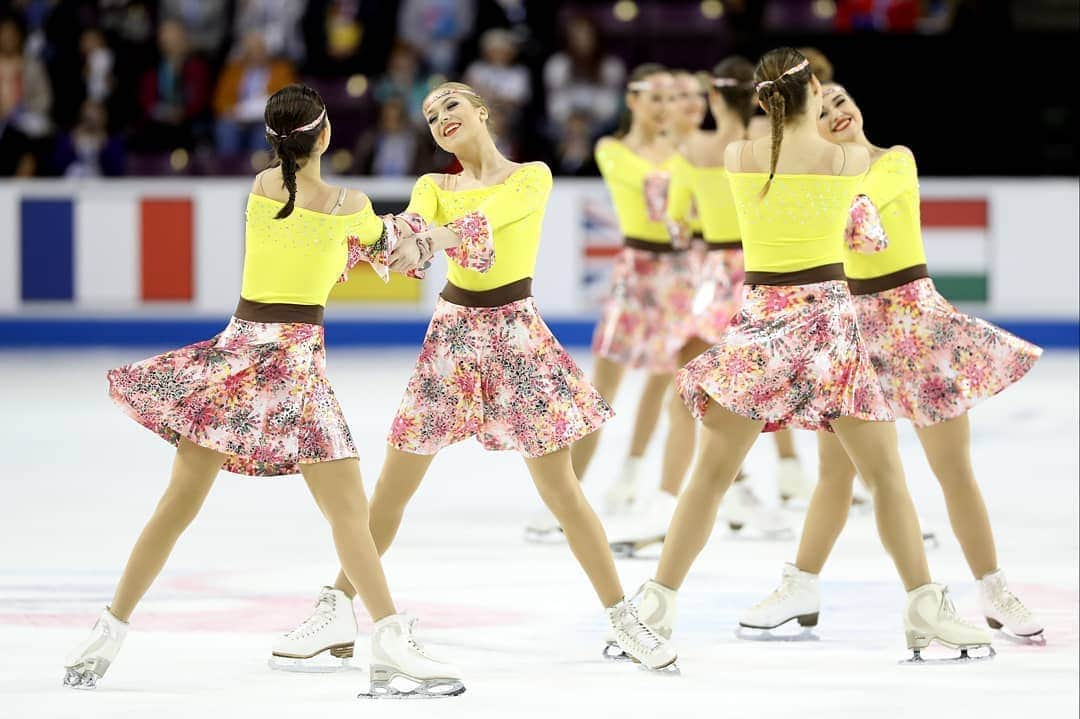 ISUグランプリシリーズさんのインスタグラム写真 - (ISUグランプリシリーズInstagram)「📺 Today we will live stream the Free Skating from the ISU World Synchronized Skating Championships of 2017! Check the link in our stories to watch now!  #SynchroSkating」5月28日 20時09分 - isufigureskating_x