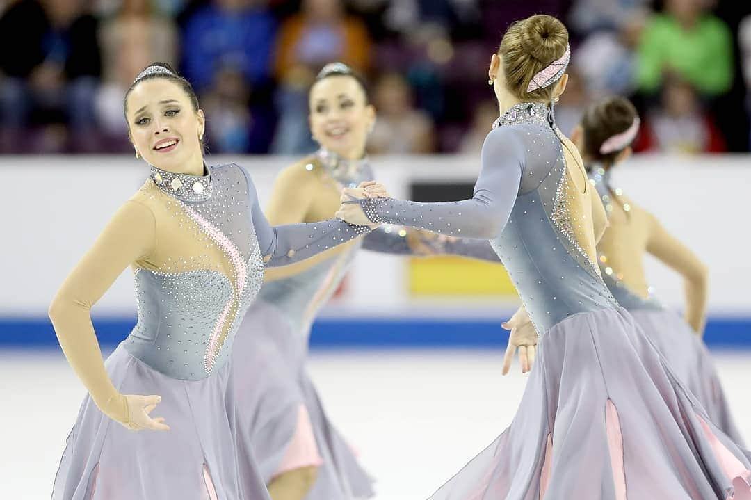 ISUグランプリシリーズさんのインスタグラム写真 - (ISUグランプリシリーズInstagram)「📺 Today we will live stream the Free Skating from the ISU World Synchronized Skating Championships of 2017! Check the link in our stories to watch now!  #SynchroSkating」5月28日 20時09分 - isufigureskating_x